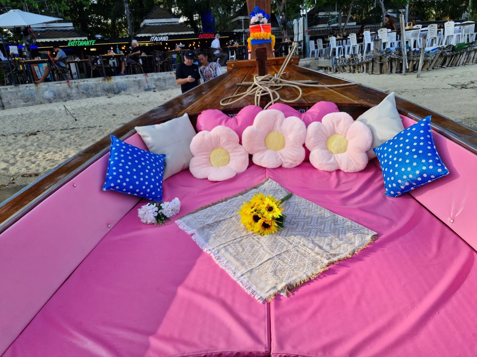 tour-listing-details-slide