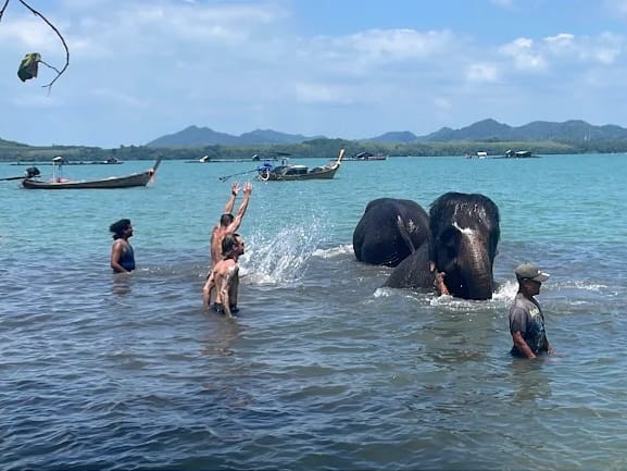 tour-listing-details-slide