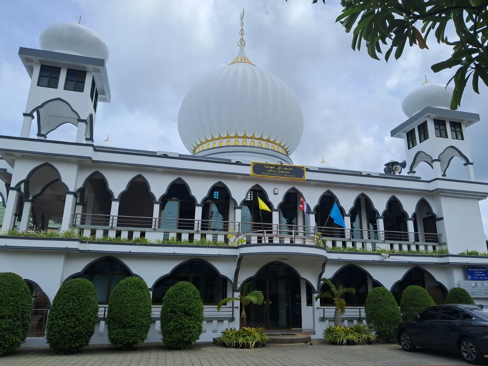 tour-listing-details-slide