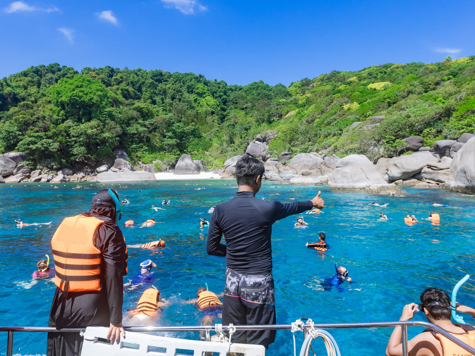 tour-listing-details-slide