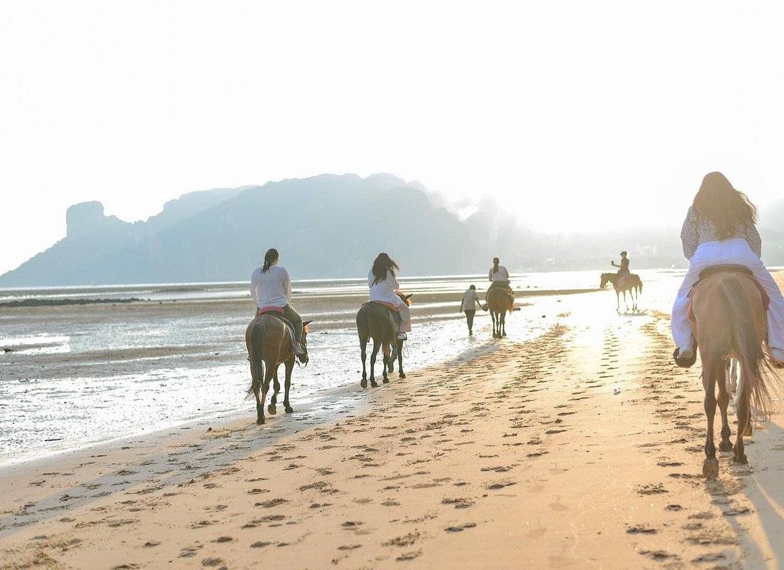 tour-listing-details-slide