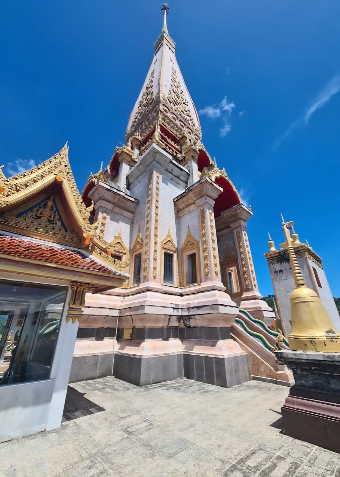 tour-listing-details-slide