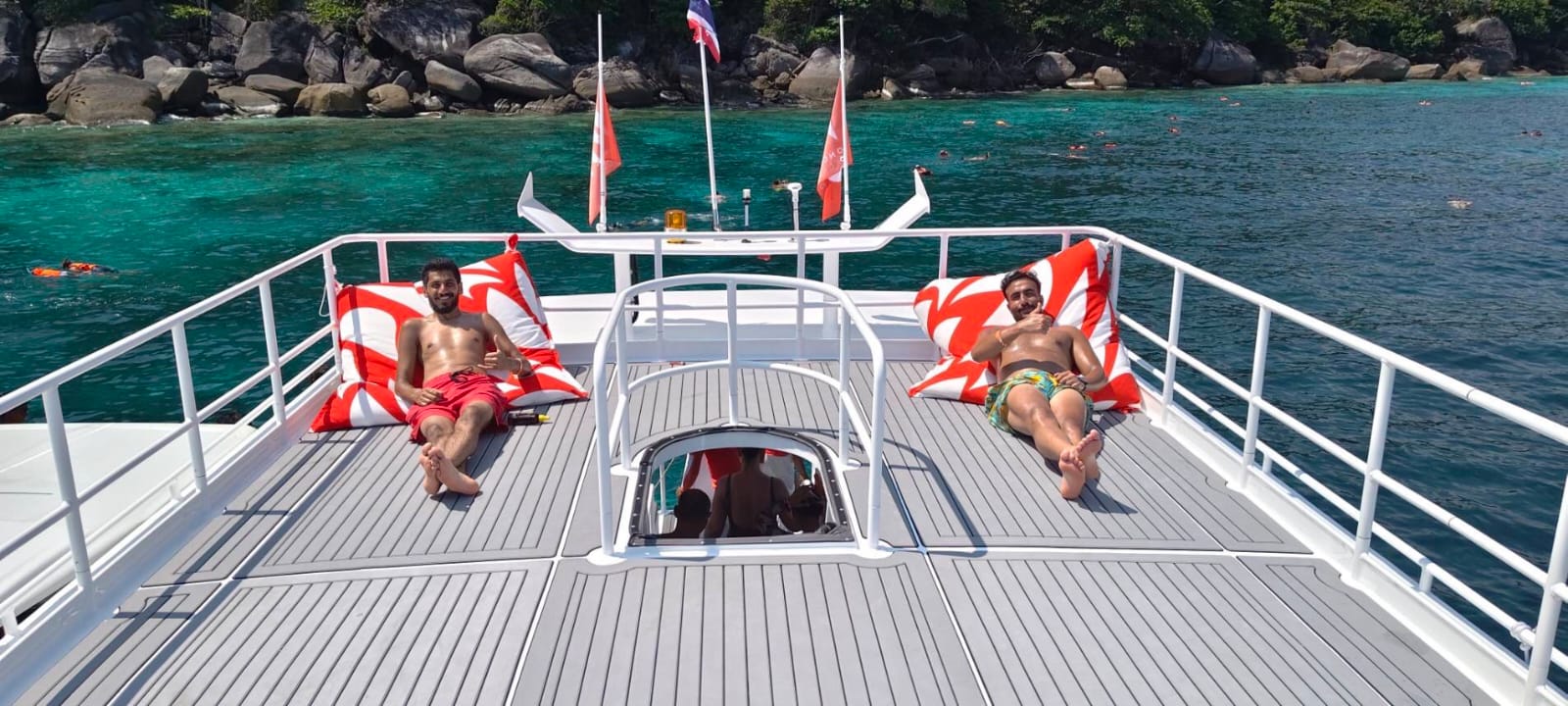 tour-listing-details-slide