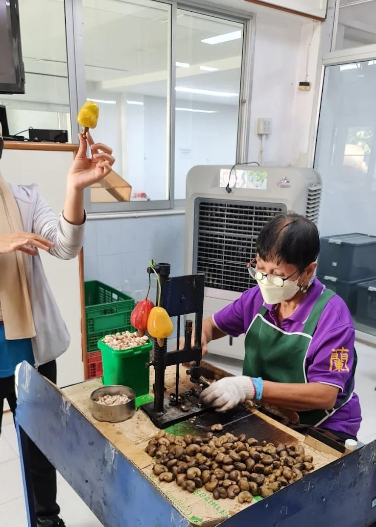 tour-listing-details-slide