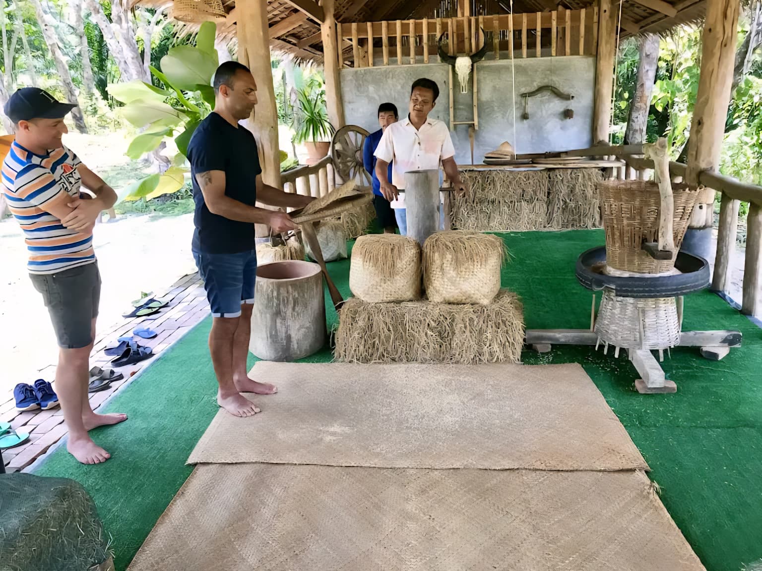 tour-listing-details-slide