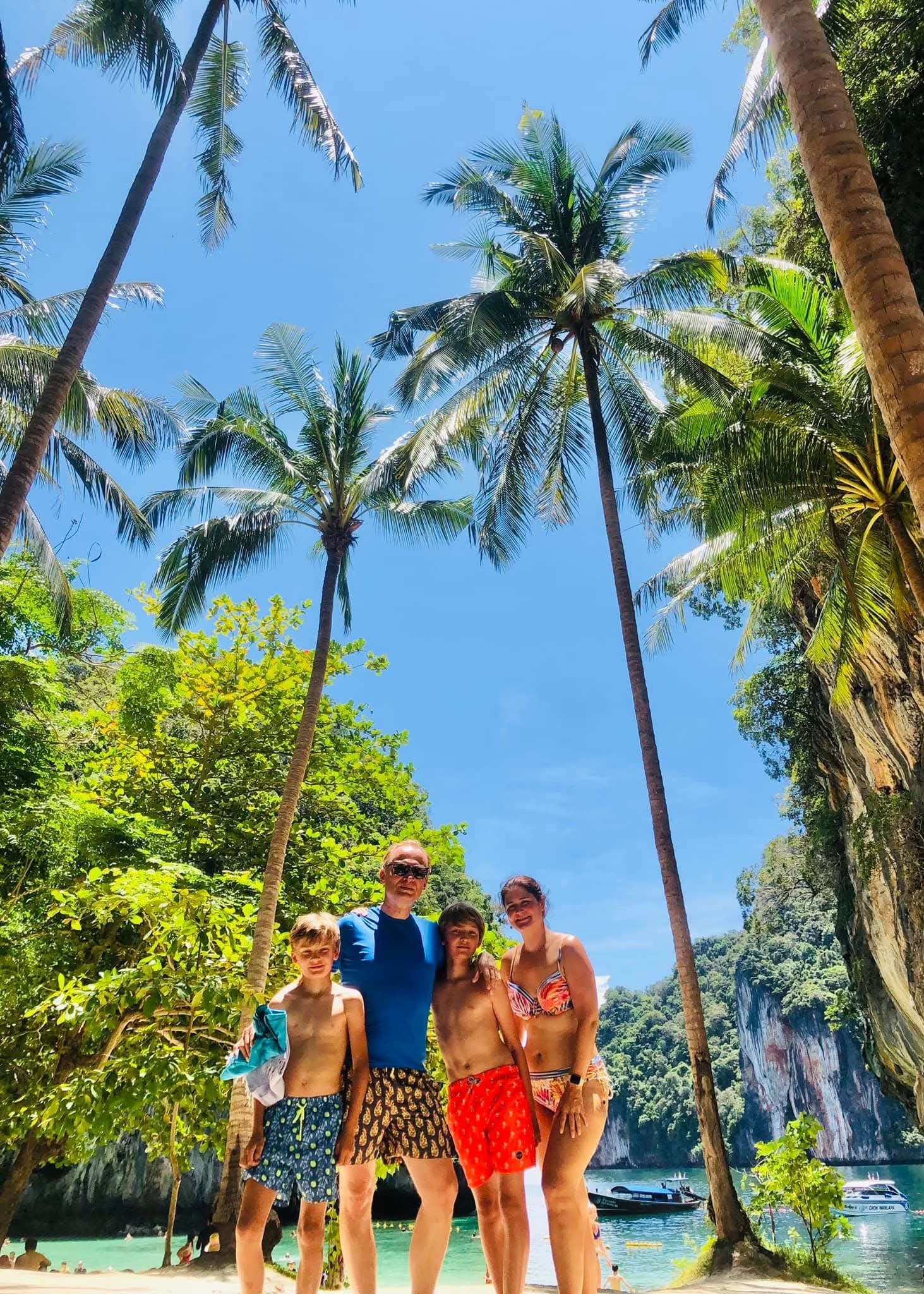 tour-listing-details-slide