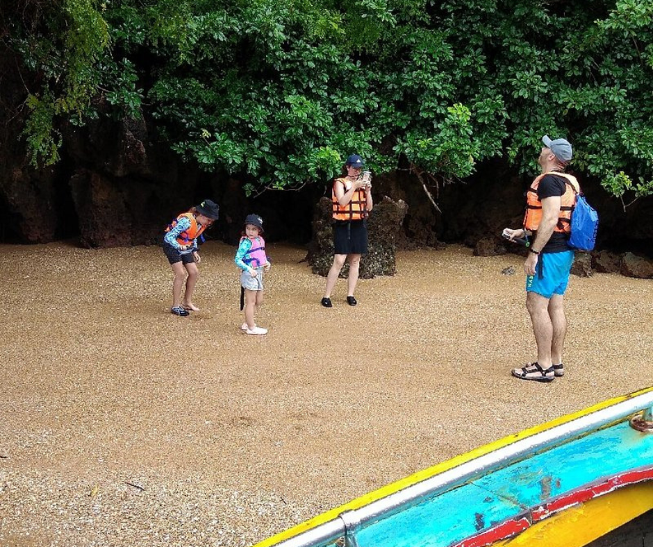 tour-listing-details-slide