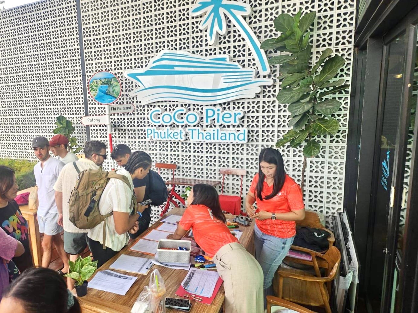 tour-listing-details-slide