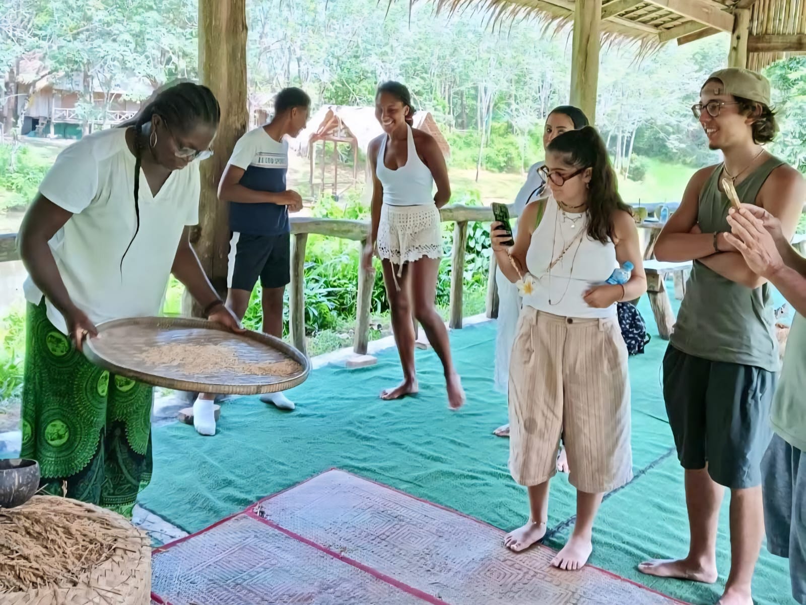 tour-listing-details-slide