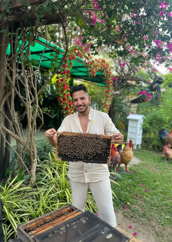 tour-listing-details-slide