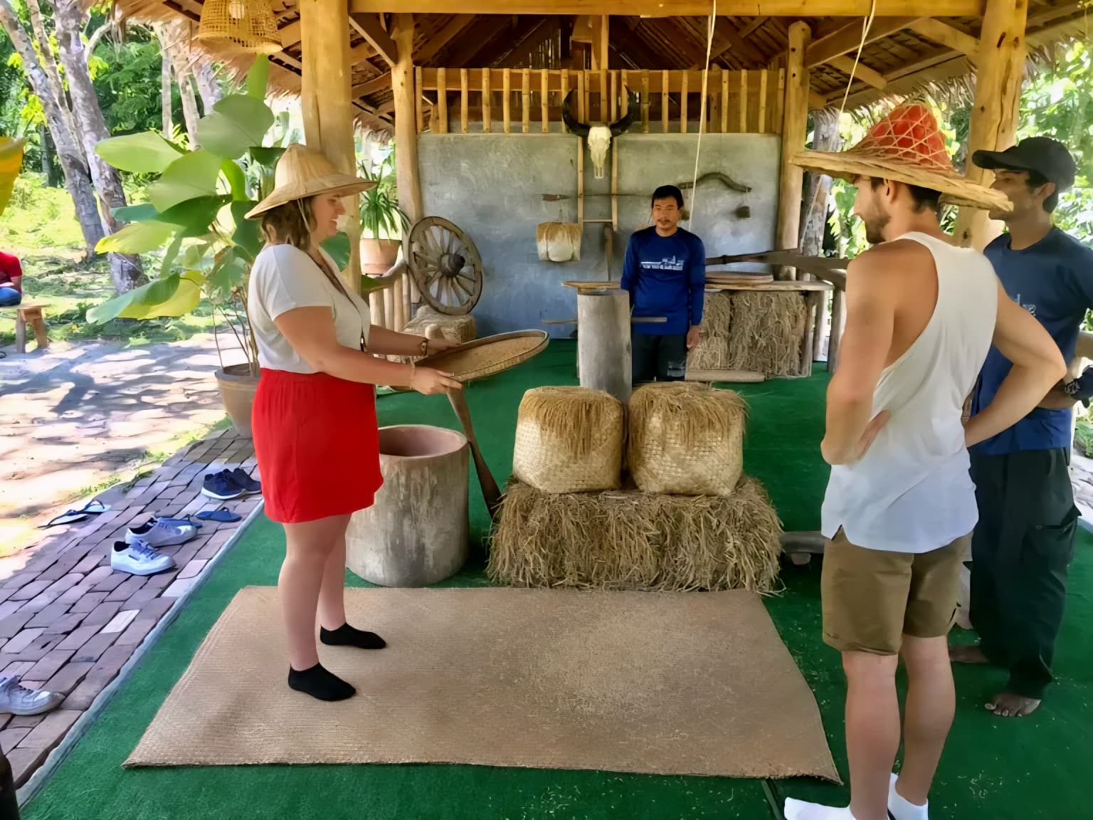 tour-listing-details-slide