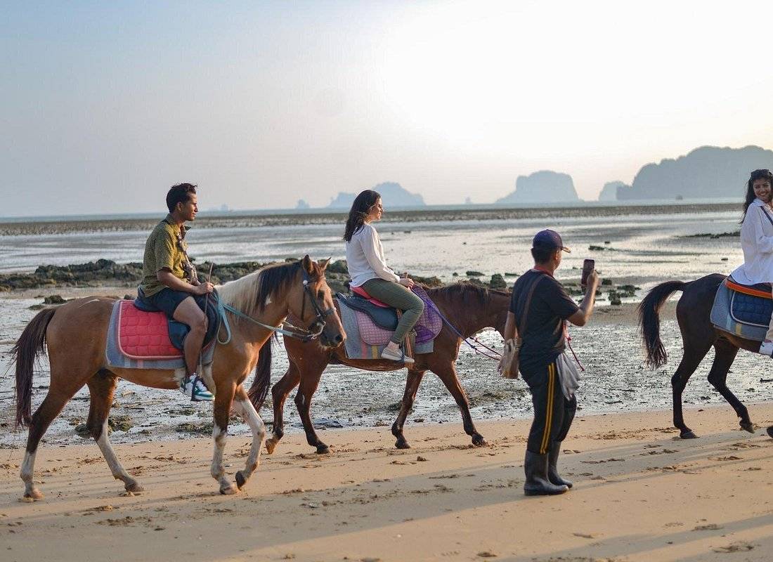 tour-listing-details-slide