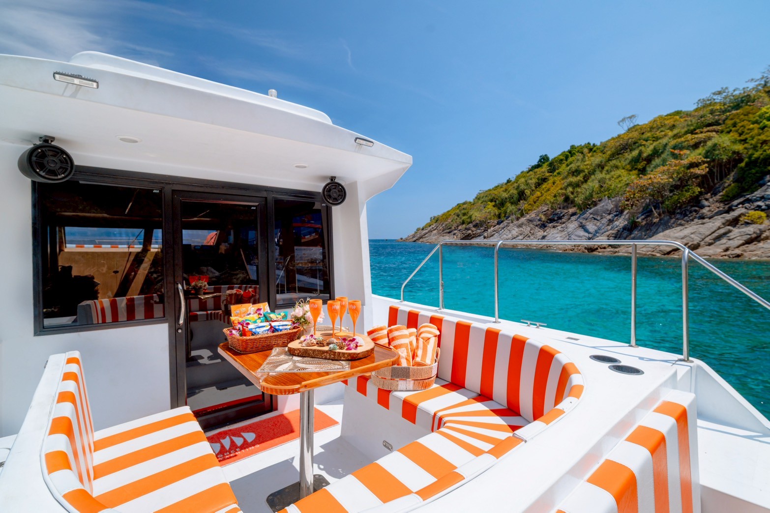 tour-listing-details-slide