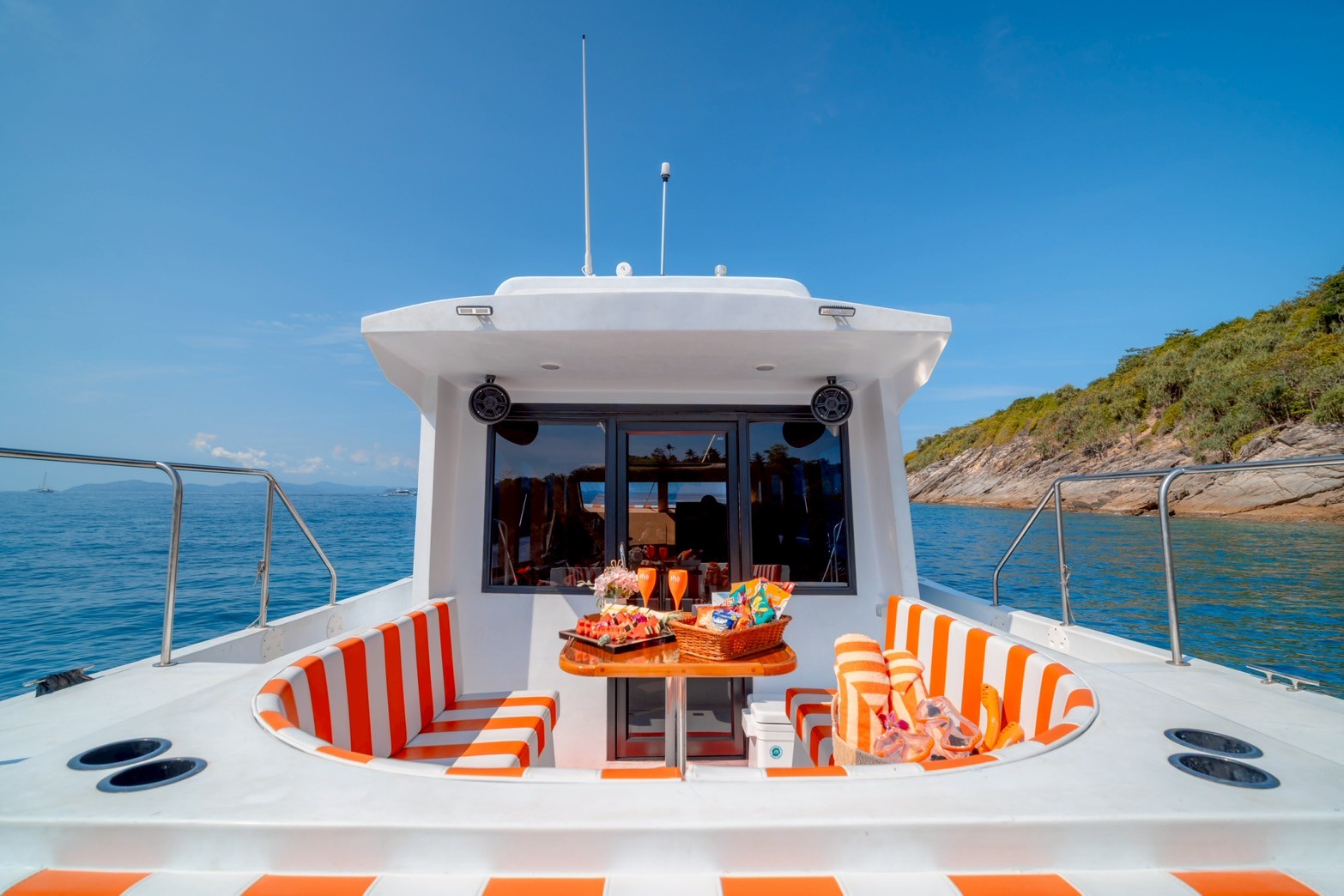 tour-listing-details-slide