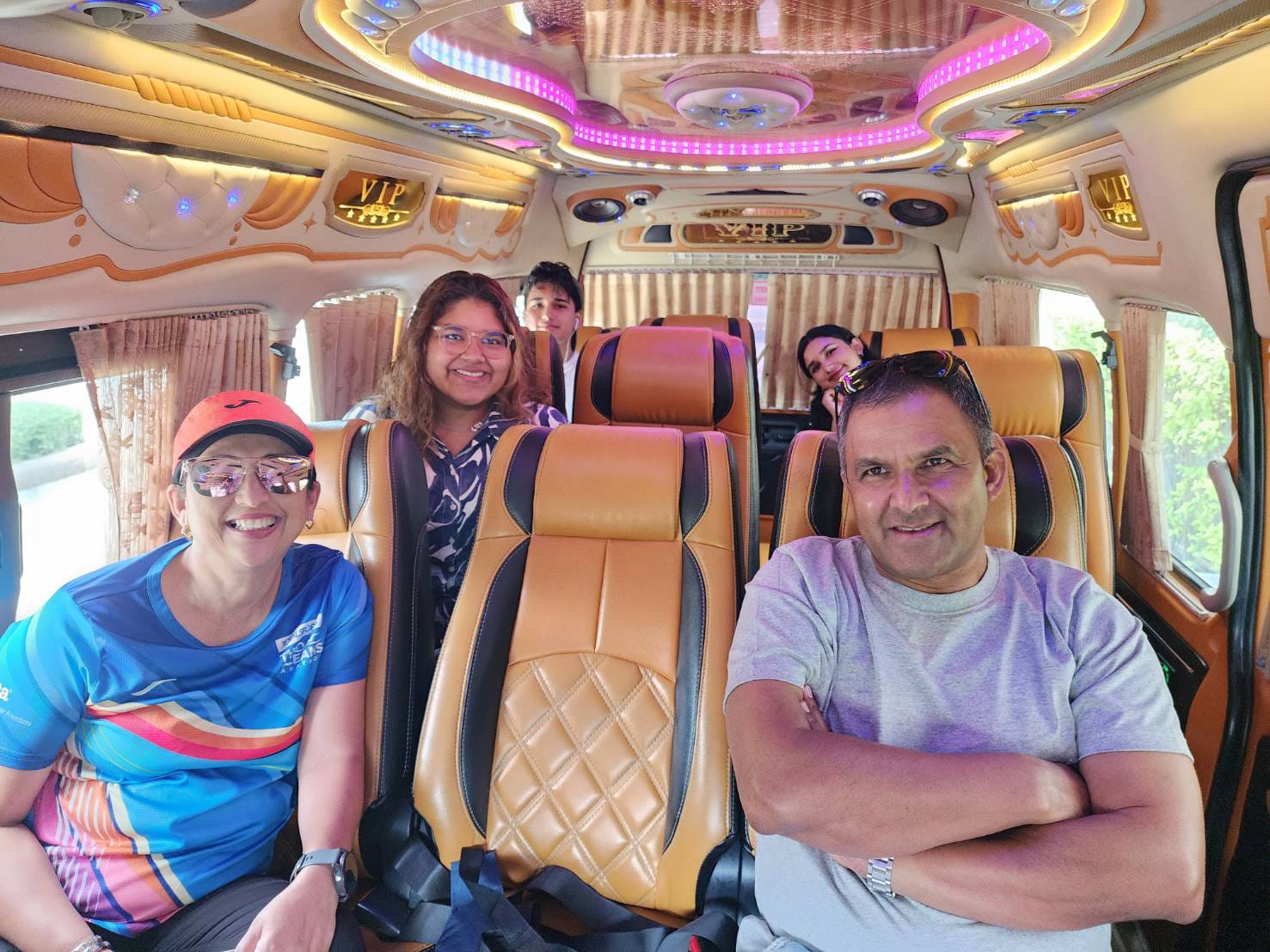 tour-listing-details-slide