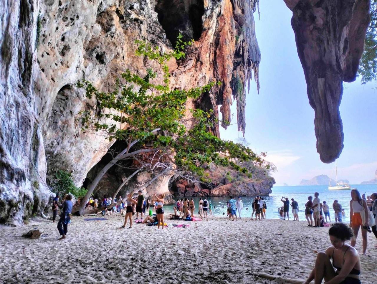 tour-listing-details-slide