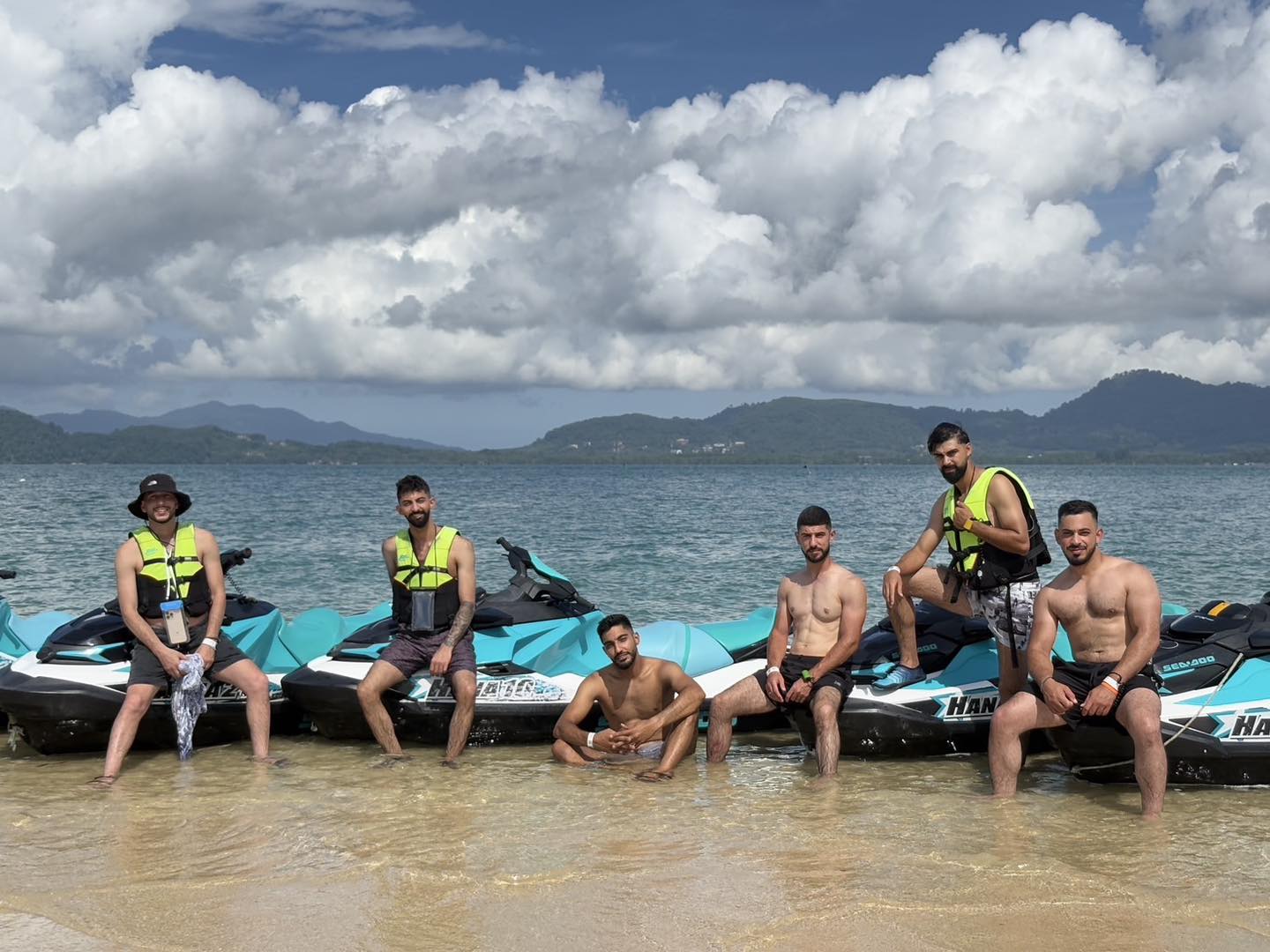 tour-listing-details-slide