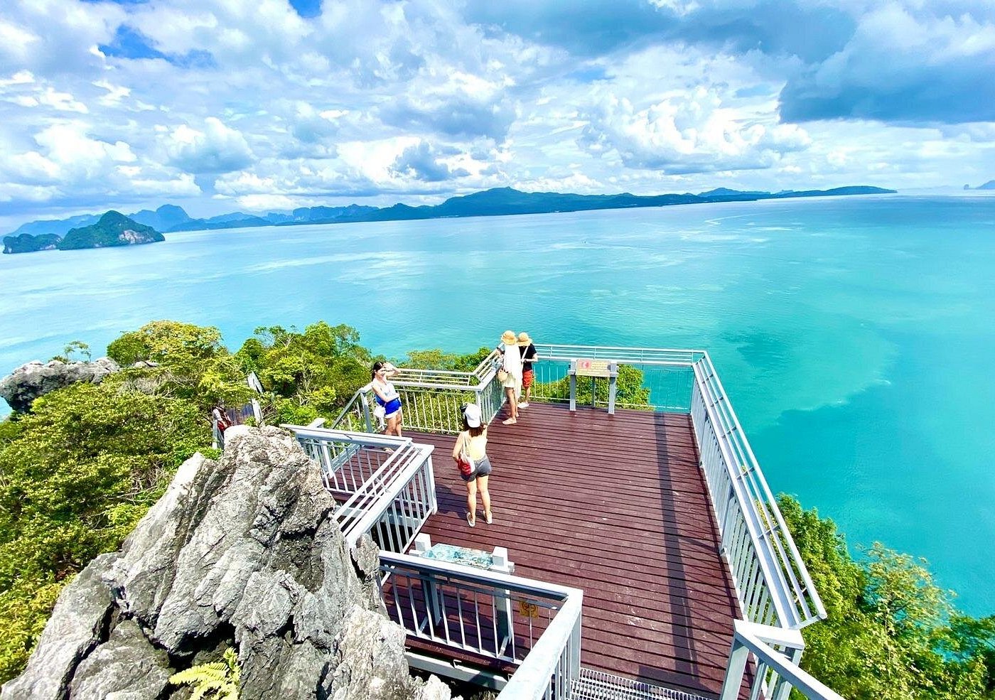 tour-listing-details-slide