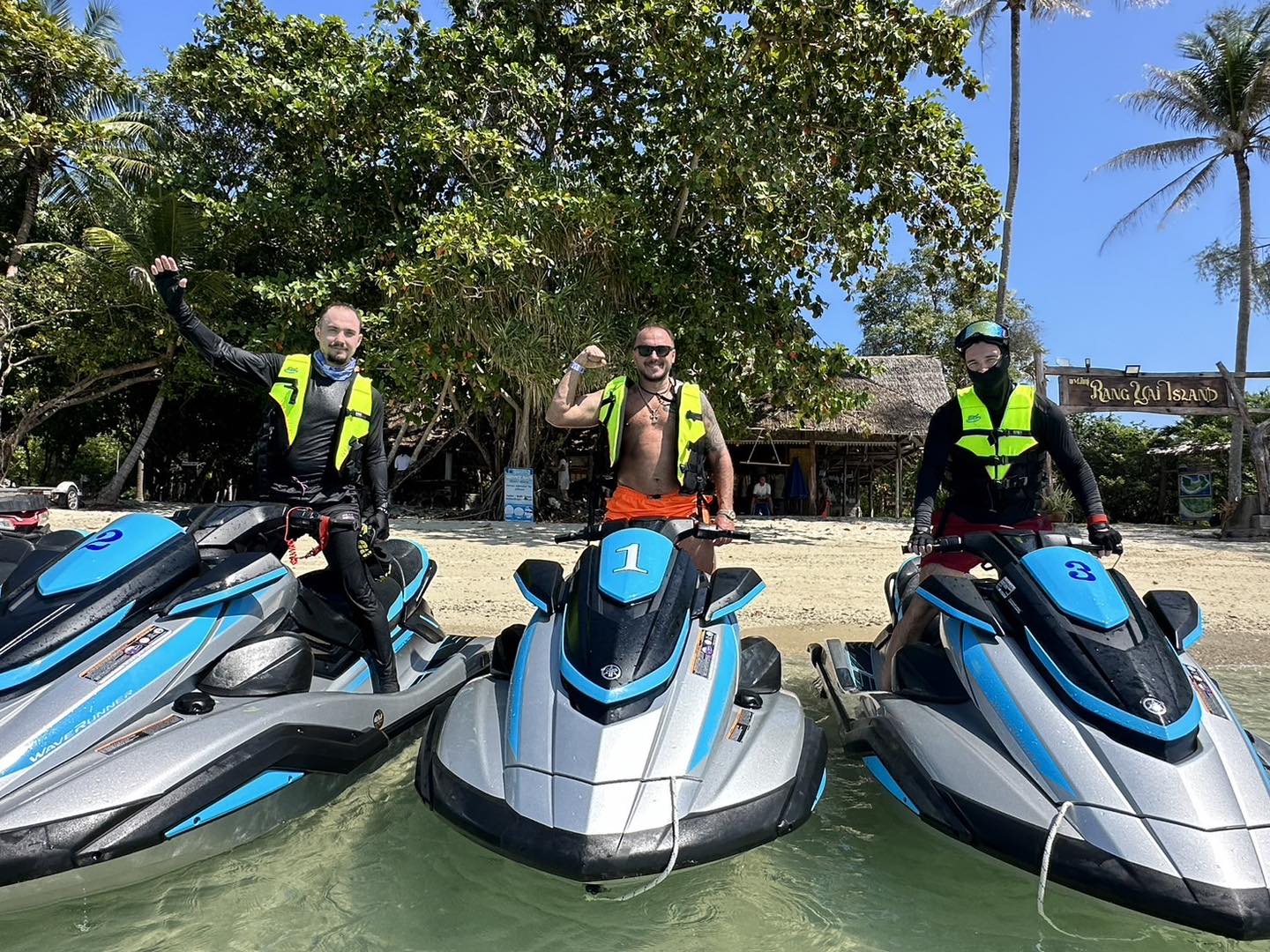 tour-listing-details-slide