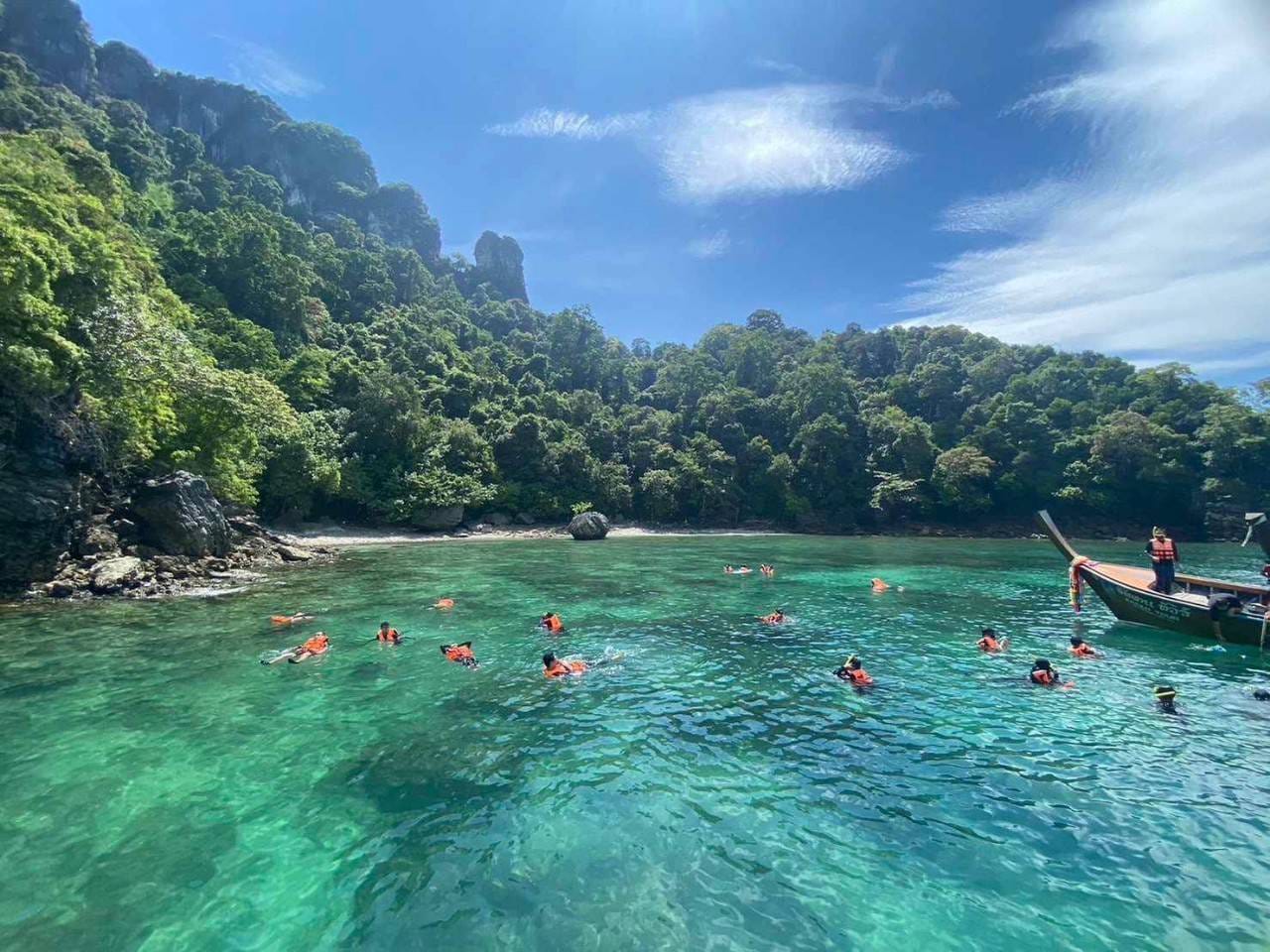 tour-listing-details-slide