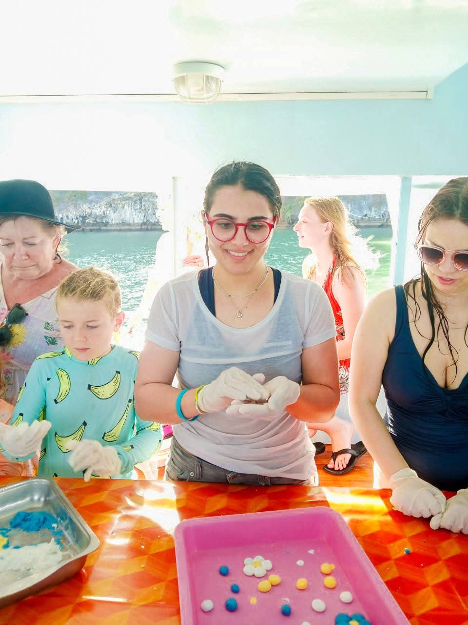 tour-listing-details-slide