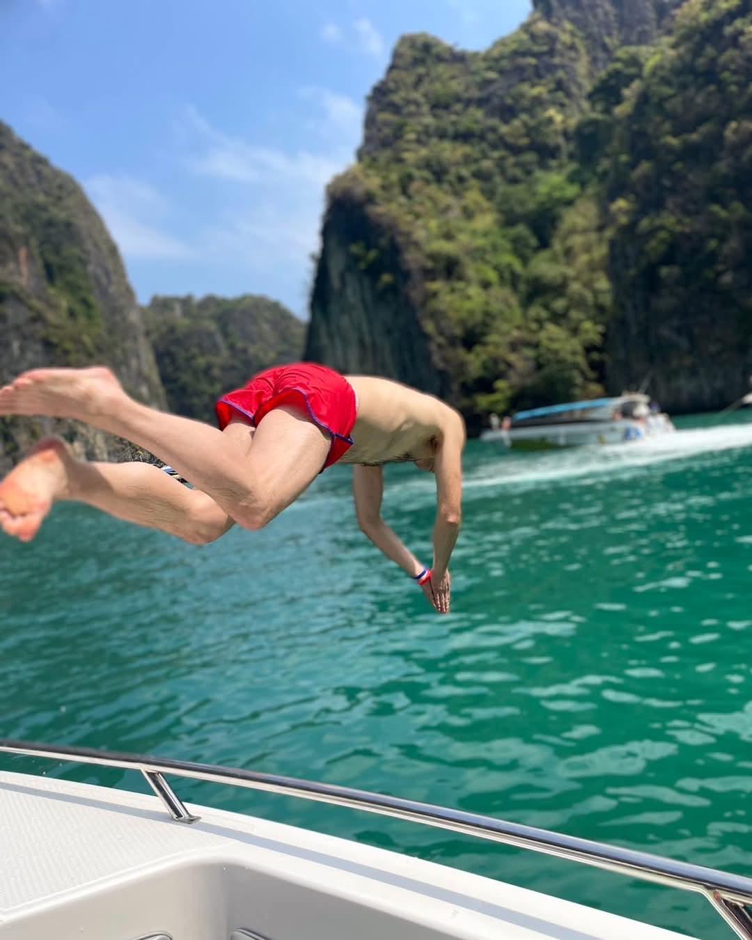 tour-listing-details-slide