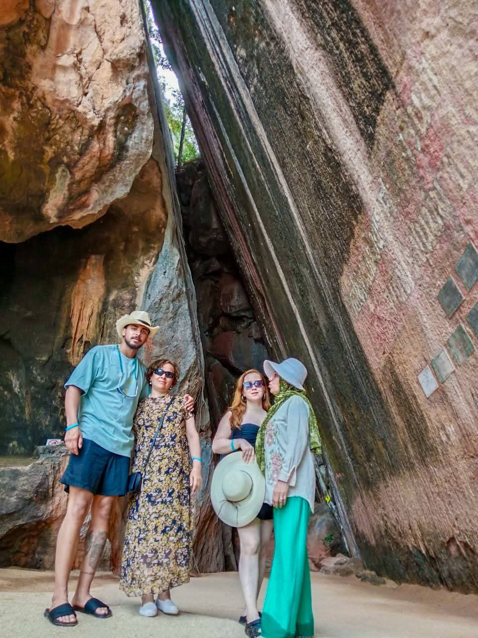 tour-listing-details-slide