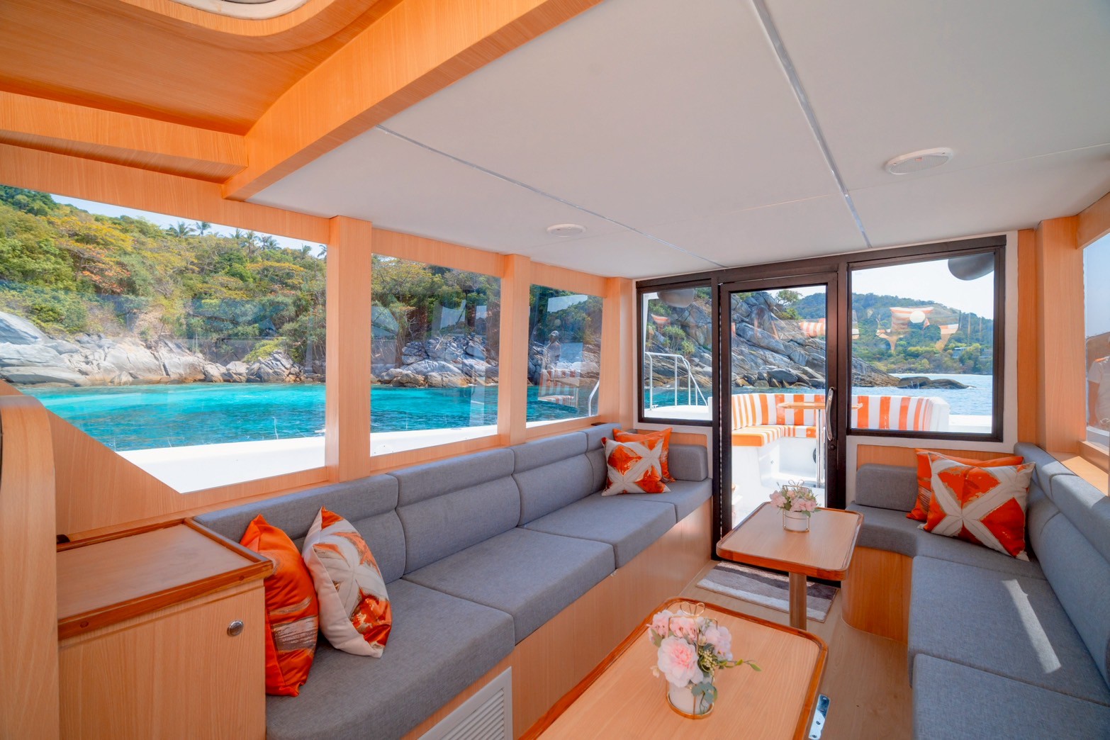 tour-listing-details-slide