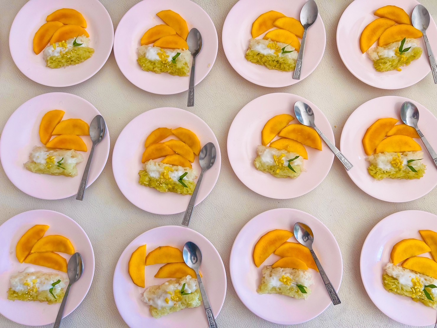 tour-listing-details-slide