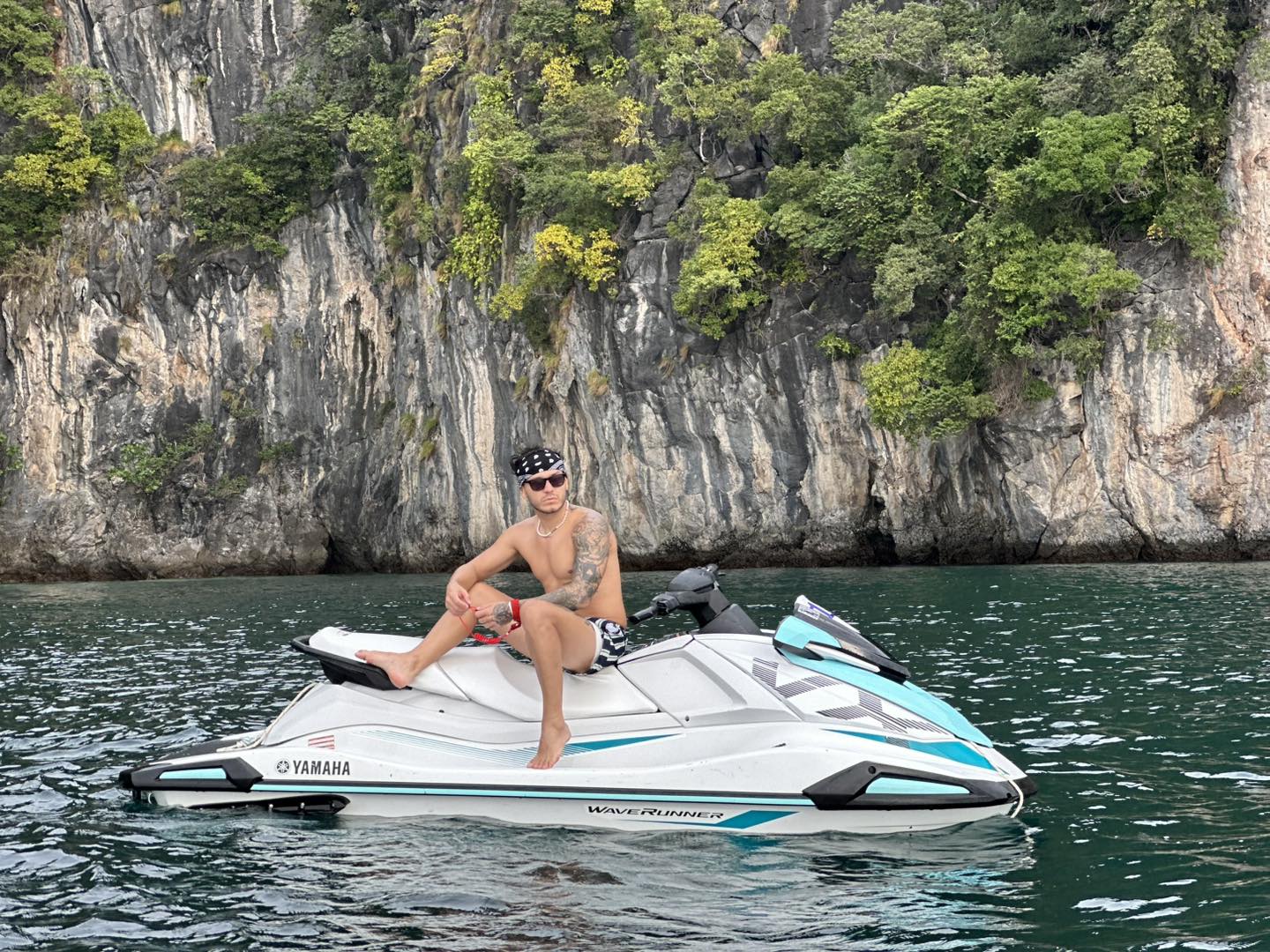 tour-listing-details-slide