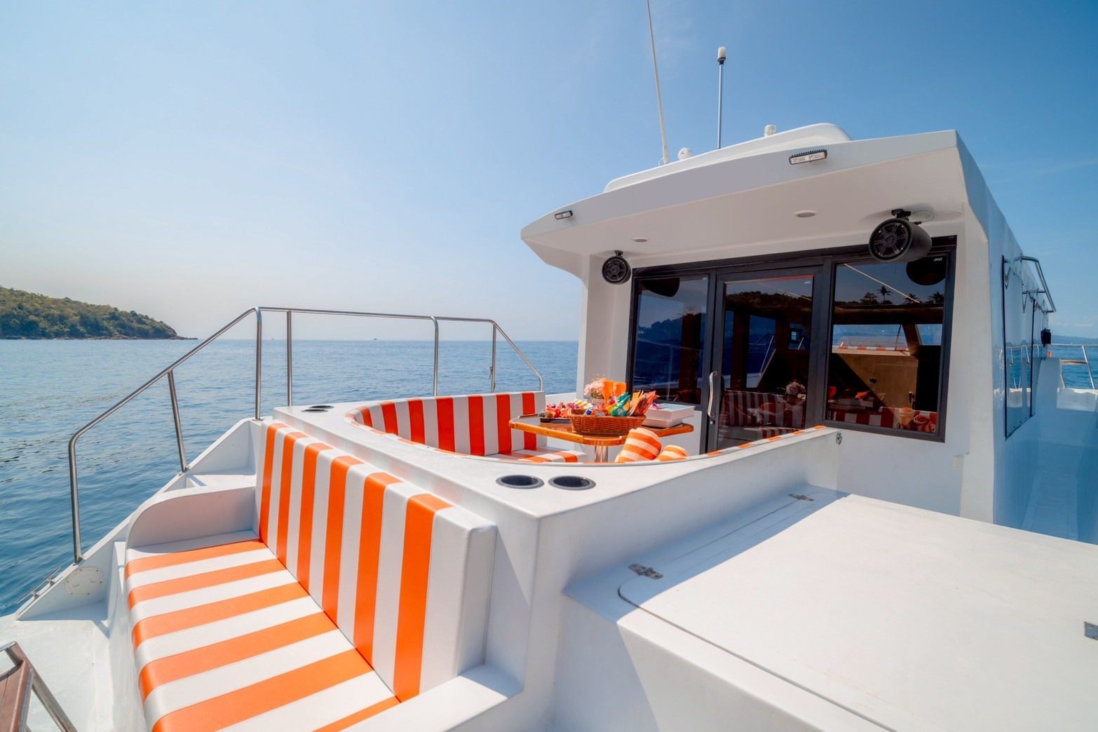 tour-listing-details-slide