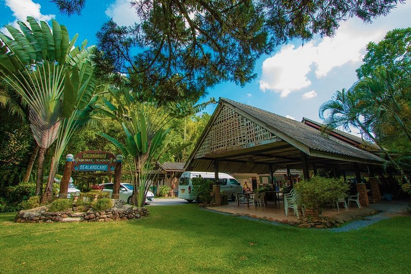 tour-listing-details-slide