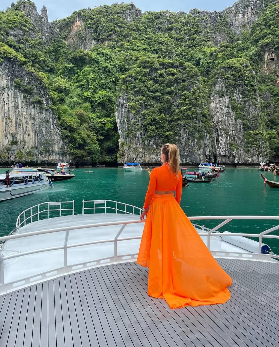 tour-listing-details-slide