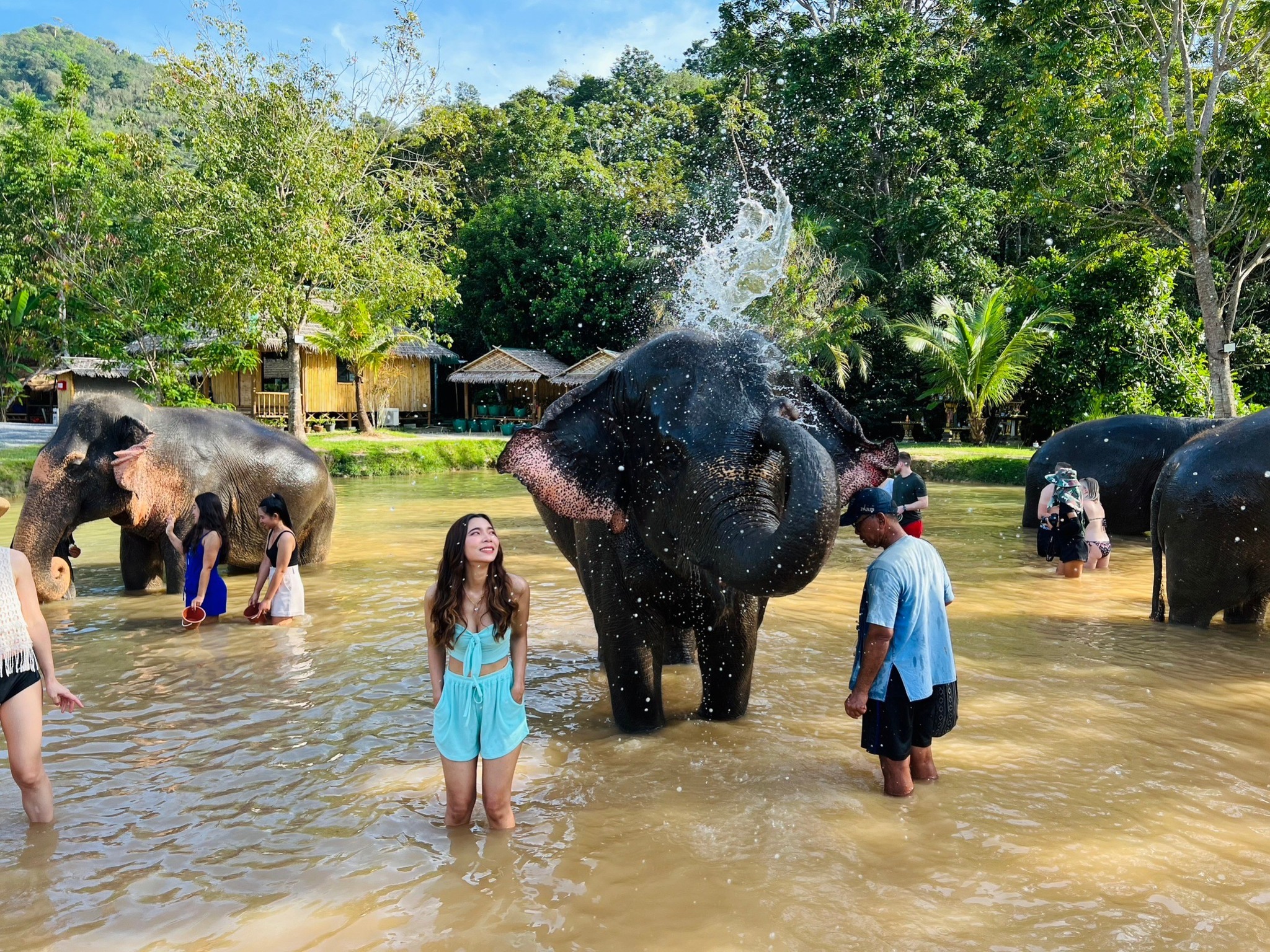 tour-listing-details-slide