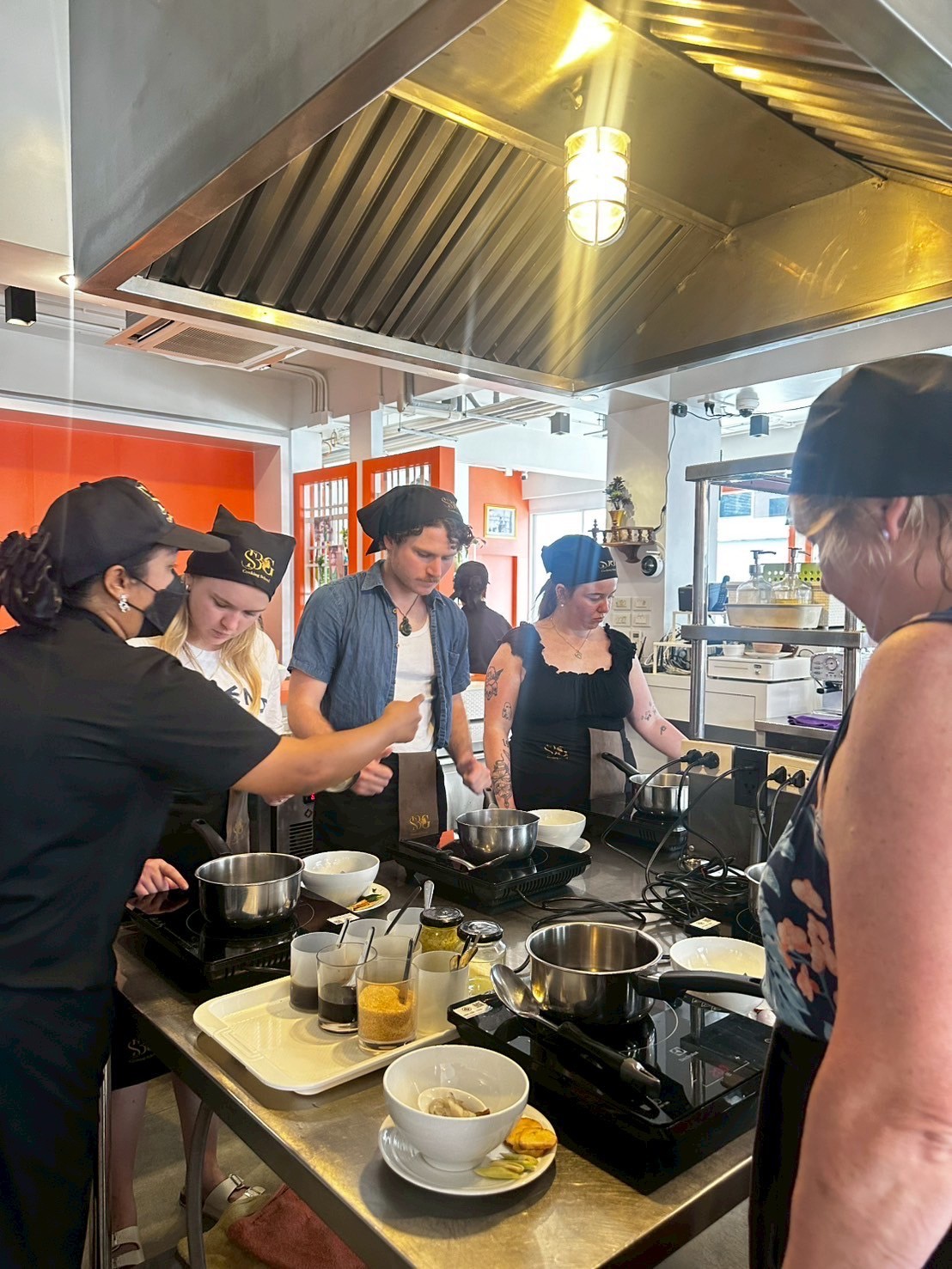 tour-listing-details-slide