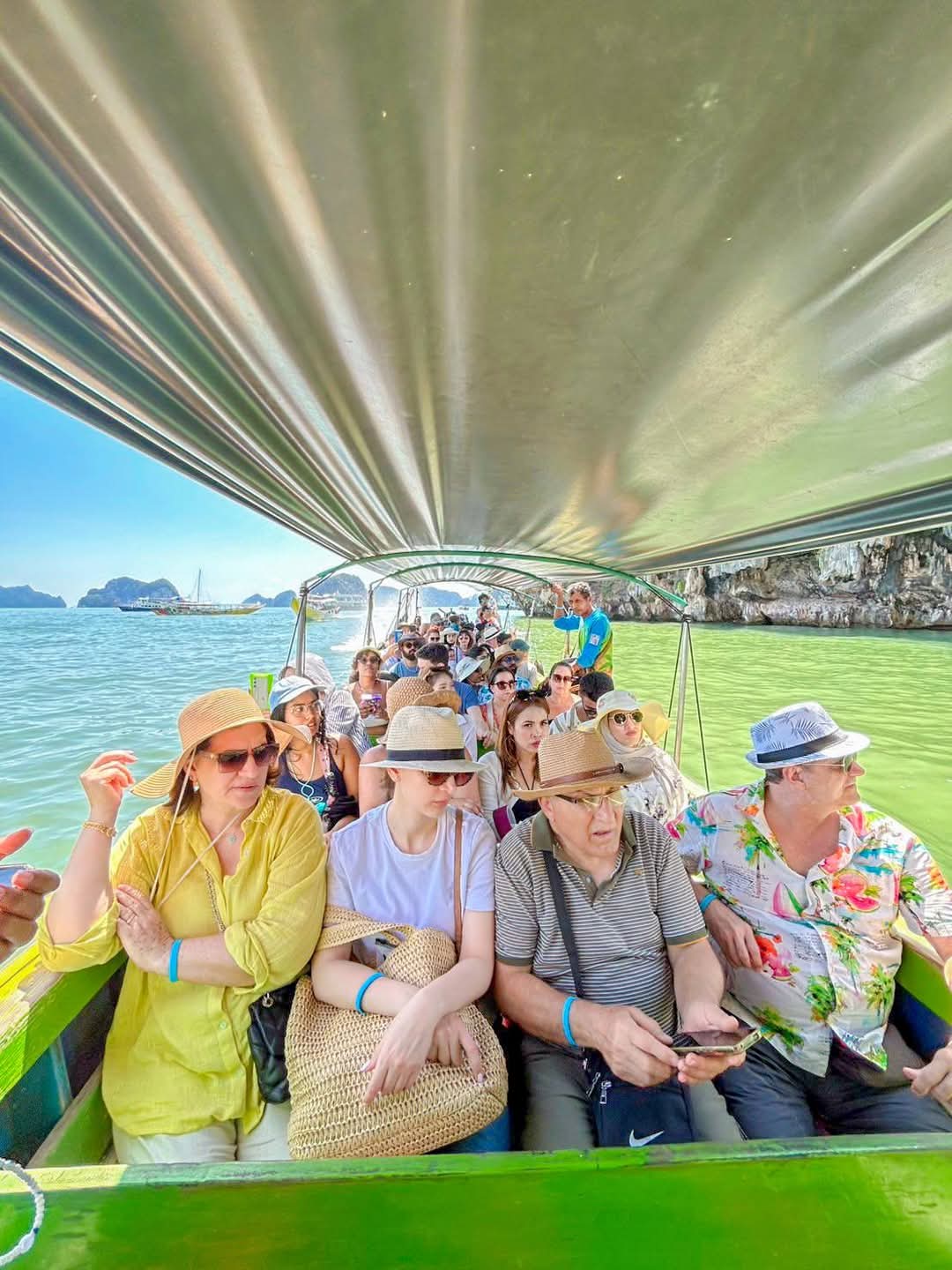 tour-listing-details-slide